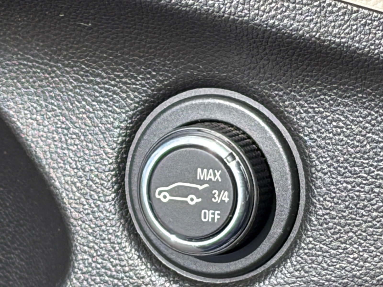 Used 2020 Buick Enclave Essence w/ Sound and Sites Package FWD image 19
