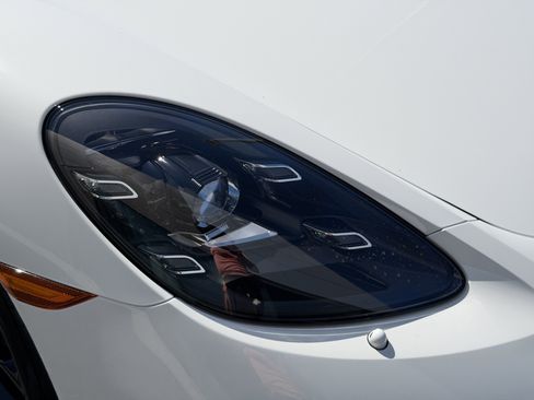 Certified 2024 Porsche 718 Boxster image 12