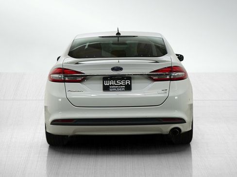 Used 2017 Ford Fusion SE w/ Equipment Group 201A image 4