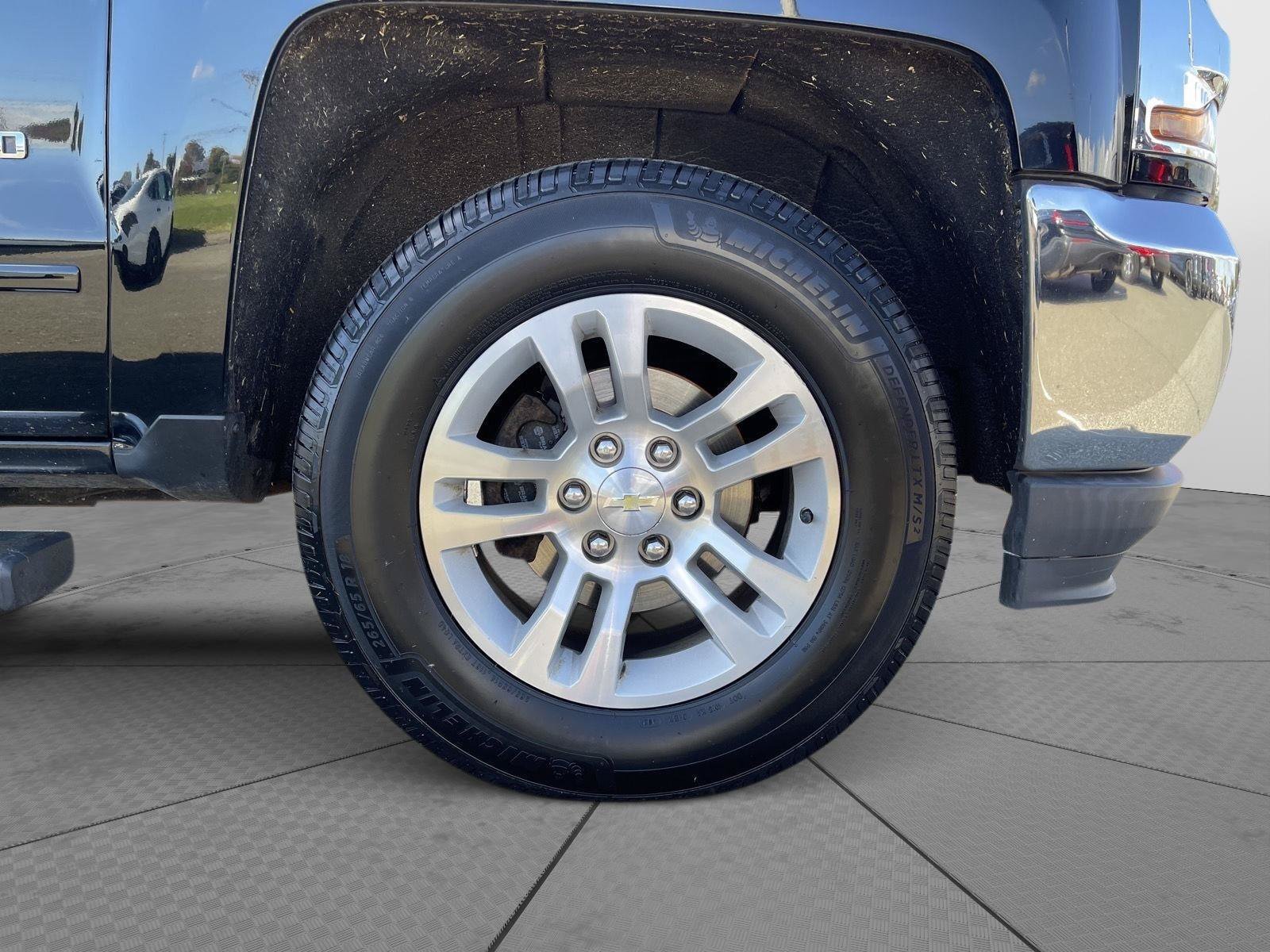Used 2018 Chevrolet Silverado 1500 LT w/ All Star Edition AWD/4WD image 21
