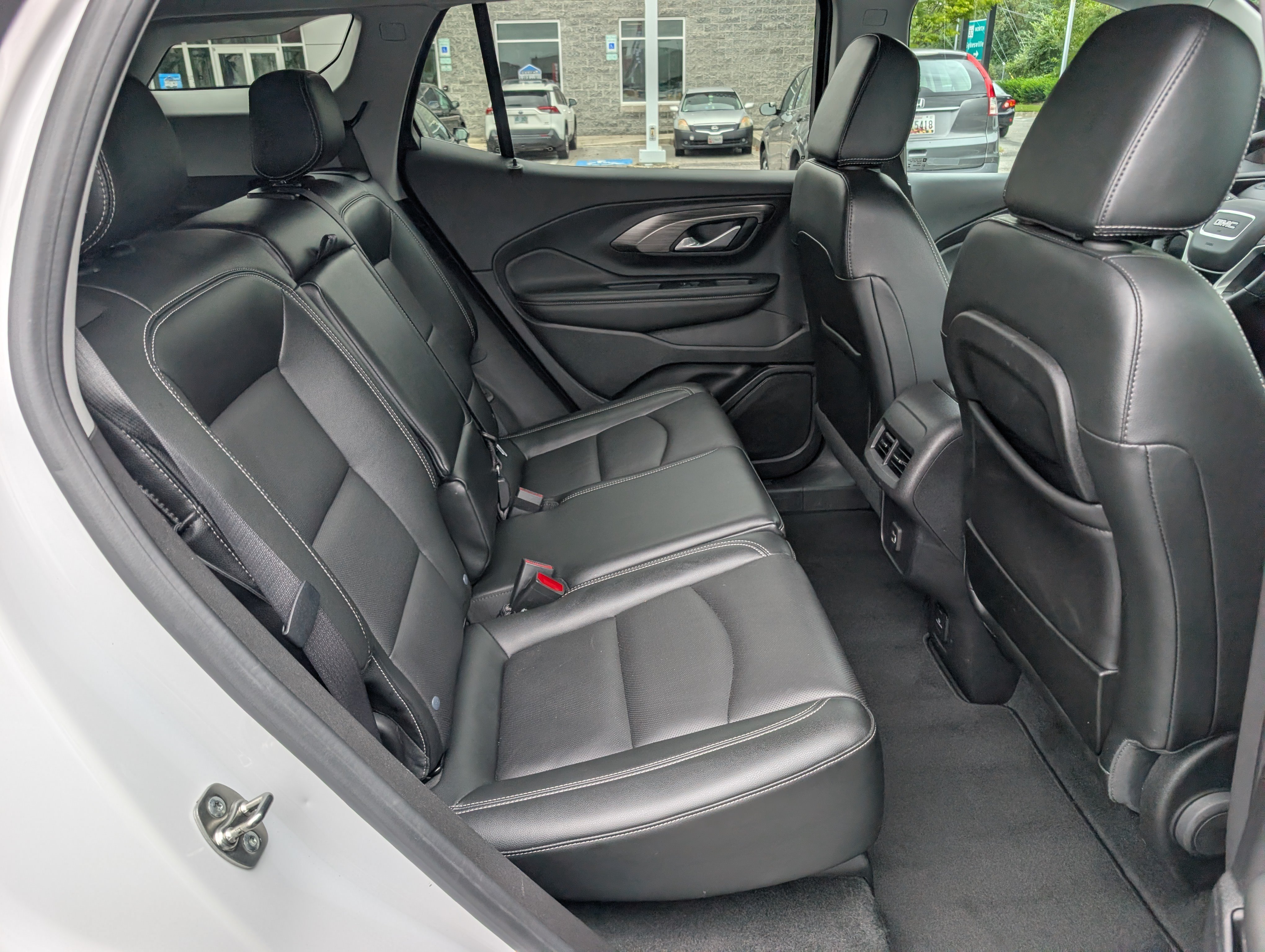 Used 2024 GMC Terrain SLT AWD/4WD image 13