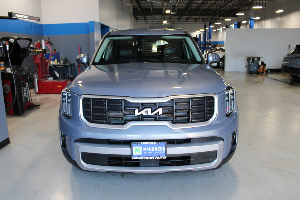 Used 2023 Kia Telluride S AWD/4WD image 2