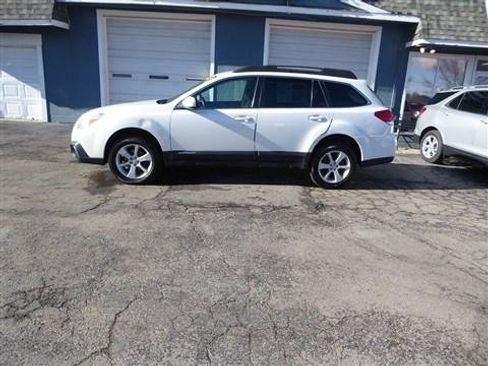 Used 2013 Subaru Outback 2.5i Premium w/ All-Weather Pkg image 2