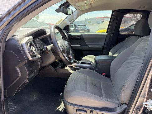 Used 2022 Toyota Tacoma SR5 AWD/4WD image 4