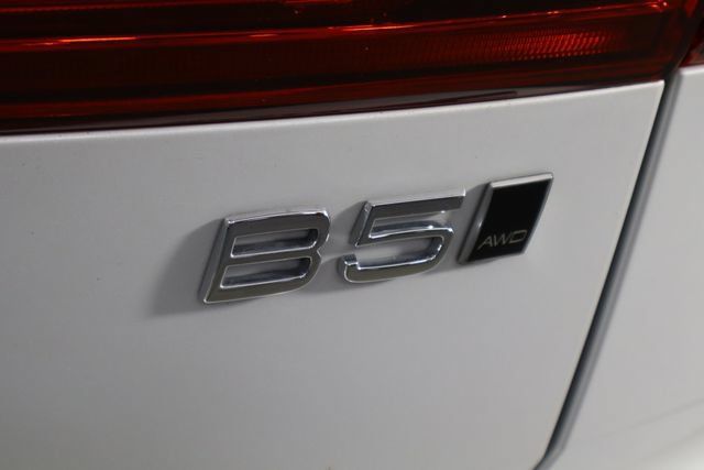 Used 2024 Volvo XC60 B5 Plus AWD/4WD image 39