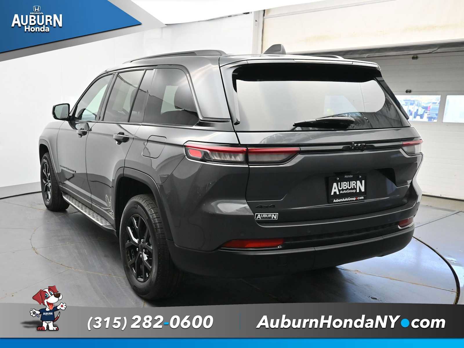 Used 2024 Jeep Grand Cherokee Altitude AWD/4WD image 15