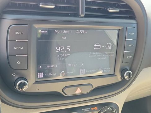 Used 2025 Kia Soul LX w/ LX Technology Package FWD image 26