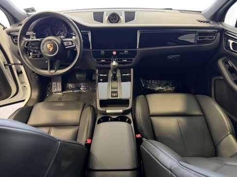 Certified 2025 Porsche Macan image 17