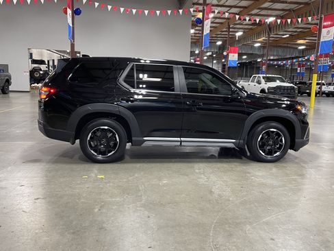 Used 2025 Honda Pilot EX-L image 6