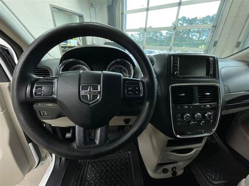 Used 2019 Dodge Grand Caravan SE FWD image 14
