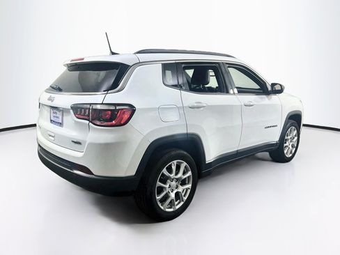 Used 2024 Jeep Compass Latitude AWD/4WD image 5