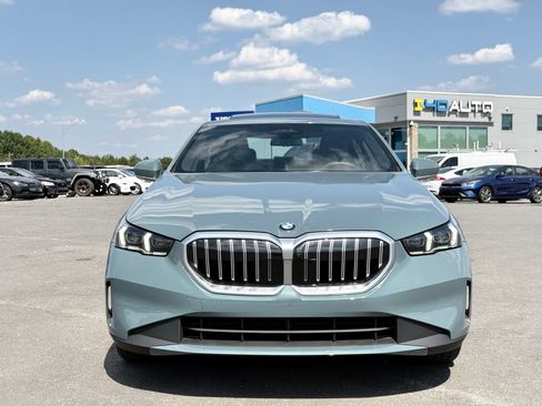 Used 2024 BMW 530i w/ Premium Package RWD image 9