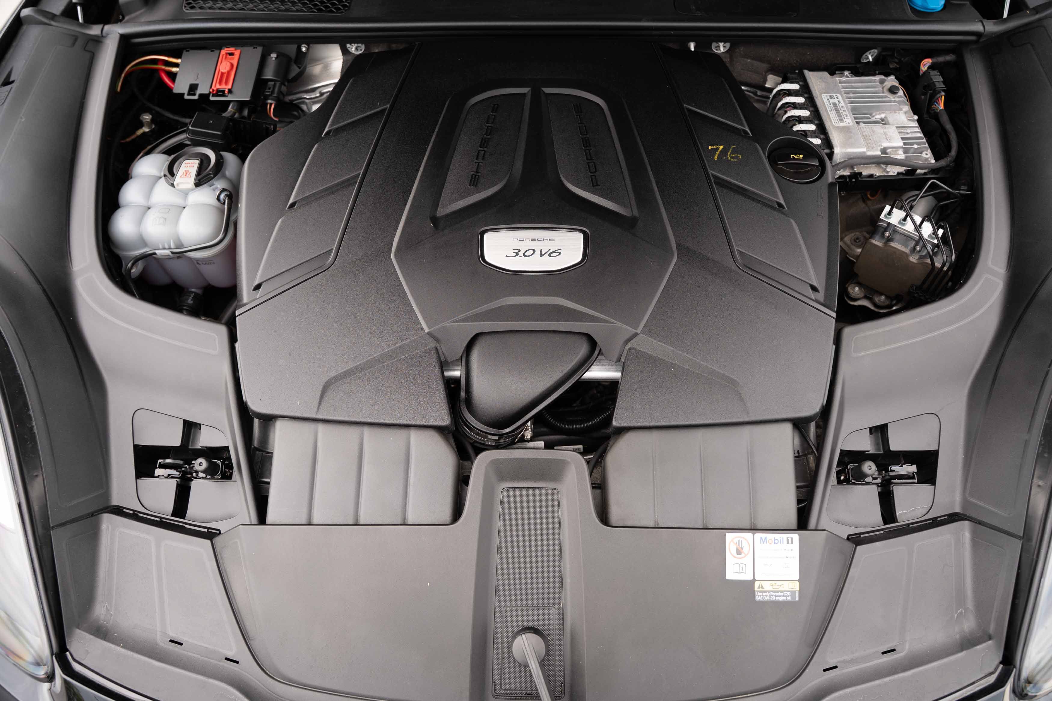 Used 2023 Porsche Cayenne AWD/4WD image 32