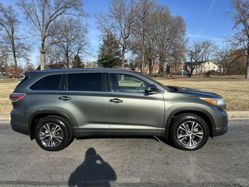 Used 2016 Toyota Highlander XLE image 25