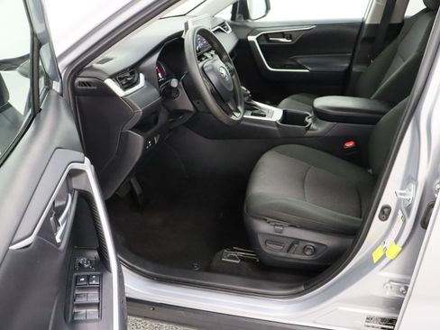 Used 2025 Toyota RAV4 XLE FWD image 14