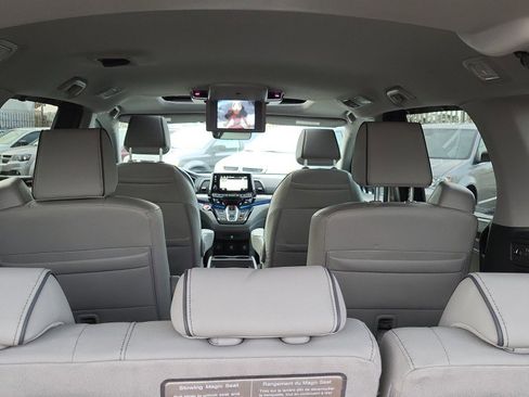 Used 2024 Honda Odyssey Elite image 12