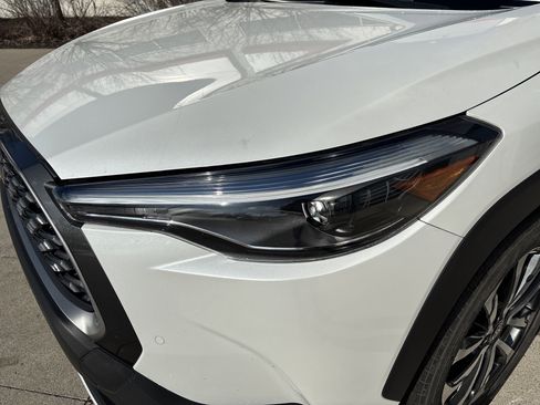 Used 2023 Toyota Corolla Cross XLE w/ Convenience Package image 11