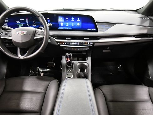 Used 2024 Cadillac XT4 Sport image 3