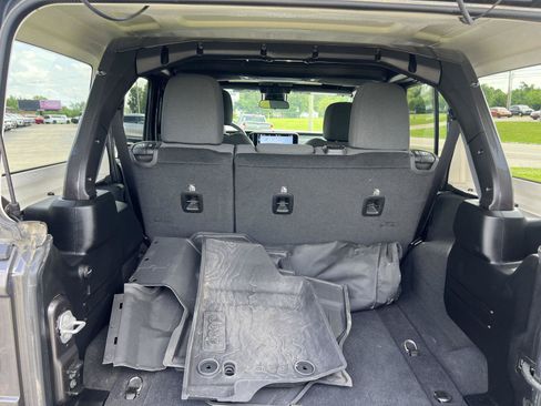 Used 2025 Jeep Wrangler Unlimited Sport AWD/4WD image 29