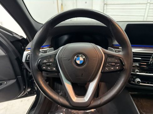 Used 2020 BMW 530e xDrive w/ M Sport Package image 16