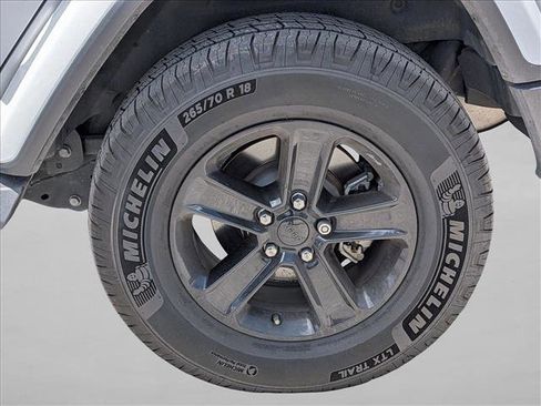 Used 2021 Jeep Wrangler Unlimited Sahara AWD/4WD image 9
