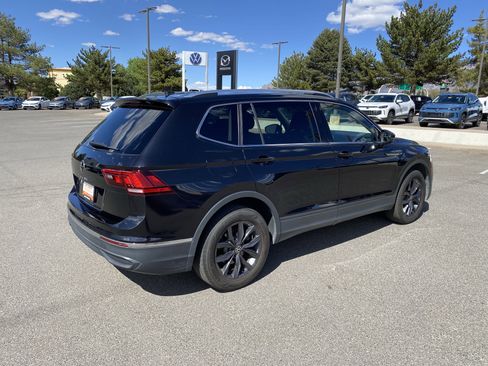Used 2022 Volkswagen Tiguan SE w/ Panoramic Sunroof Package FWD image 45