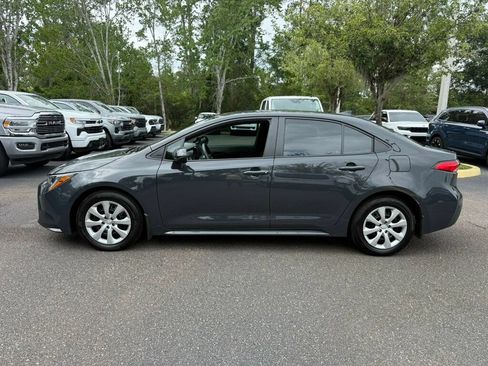 Used 2025 Toyota Corolla LE FWD image 2