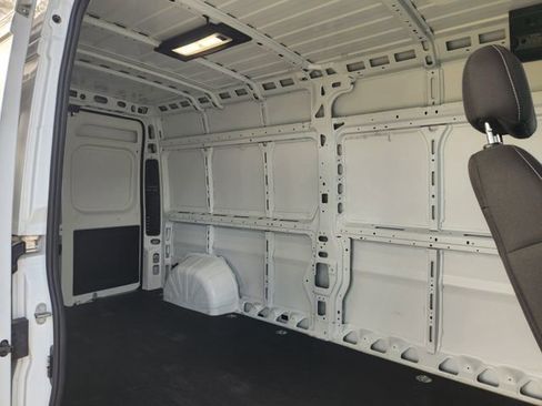 Used 2025 RAM ProMaster 2500 w/ Convenience Group image 31