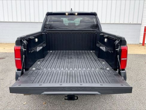 Used 2025 Toyota Tacoma TRD Off-Road image 40