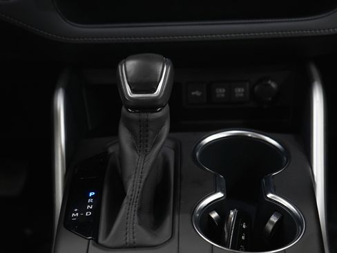 Used 2020 Toyota Highlander XLE image 20