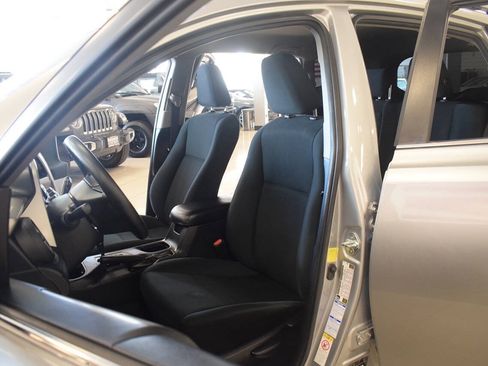 Used 2017 Toyota RAV4 LE w/ Carpet Mat Package AWD/4WD image 34