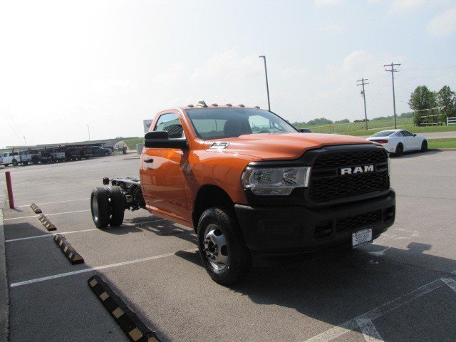 Used 2019 RAM 3500 Tradesman RWD image 3