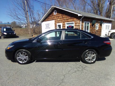 Used 2017 Toyota Camry SE w/ Protection Package (Q2) image 9
