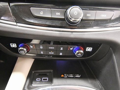 Used 2024 Buick Enclave Essence image 26