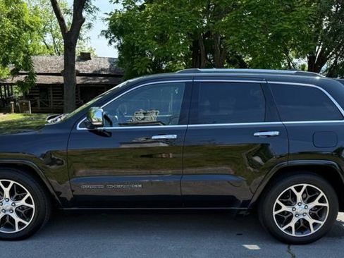 Used 2019 Jeep Grand Cherokee Overland AWD/4WD image 10