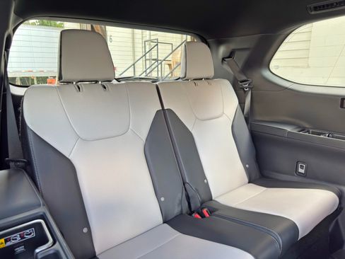 Used 2026 Lexus TX 500h AWD w/ Technology Package image 42
