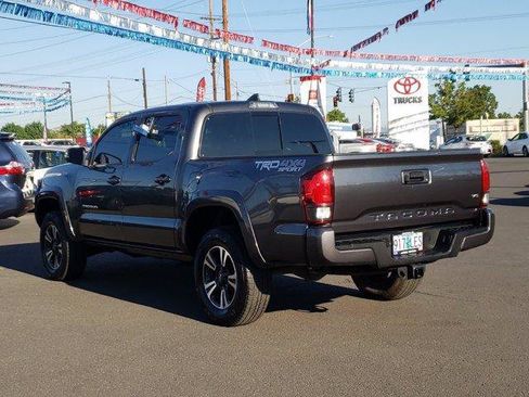 Certified 2018 Toyota Tacoma TRD Sport AWD/4WD image 6