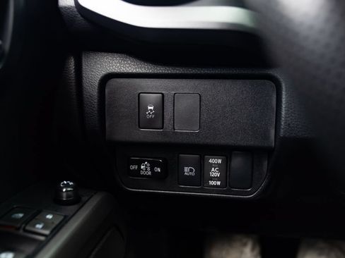 Used 2023 Toyota Tacoma TRD Off-Road w/ Technology Package AWD/4WD image 15