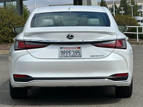 Certified 2025 Lexus ES 300h w/ Premium Package FWD image 8