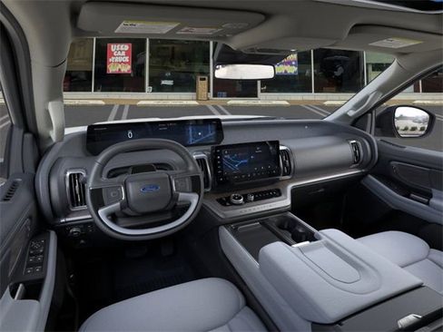 New 2025 Ford Expedition Max Platinum w/ Platinum Ultimate Package image 9