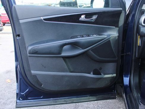 Used 2016 Kia Sorento LX image 10