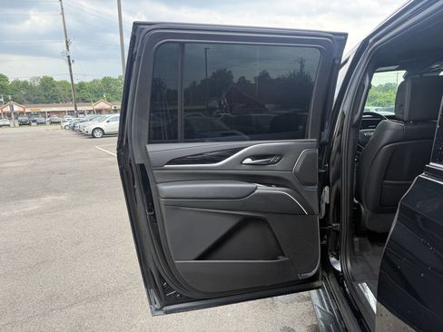 Used 2023 Cadillac Escalade ESV Sport AWD/4WD image 14