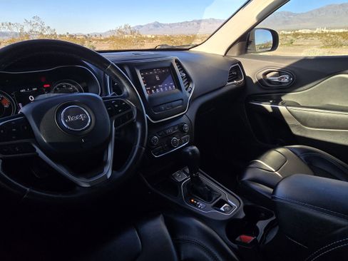 Used 2019 Jeep Cherokee Latitude Plus image 8