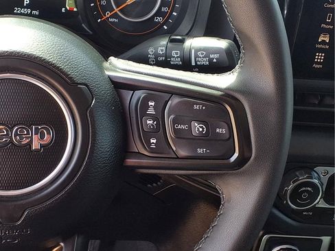 Used 2025 Jeep Wrangler Unlimited Rubicon AWD/4WD image 6