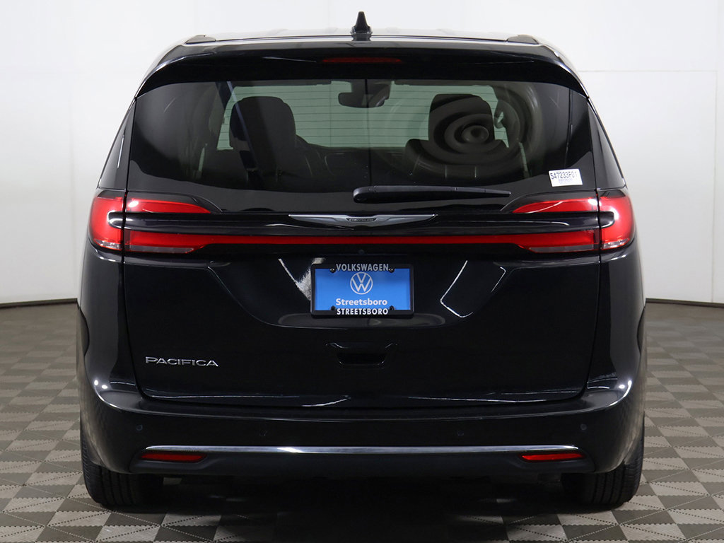 Used 2023 Chrysler Pacifica Touring-L FWD image 13