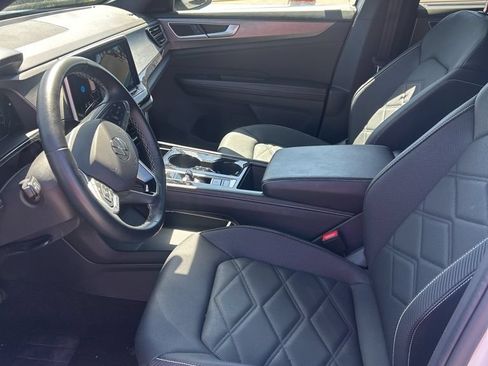Used 2025 Volkswagen Atlas Cross Sport SE FWD image 8
