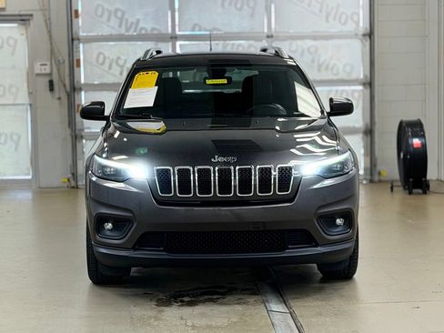 Used 2019 Jeep Cherokee Latitude Plus w/ Comfort/Convenience Group FWD image 3