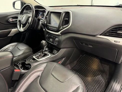 Used 2018 Jeep Cherokee Trailhawk w/ Quick Order Package 27L image 31