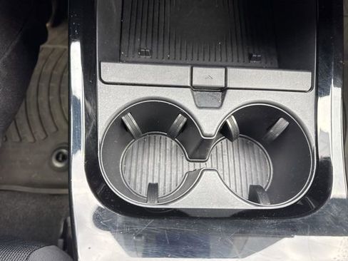 Used 2025 Toyota Prius LE image 20