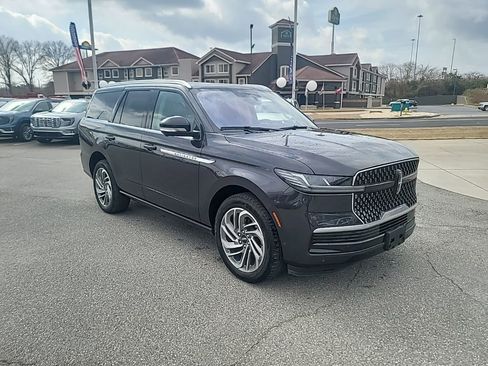 Used 2025 Lincoln Navigator Reserve image 1